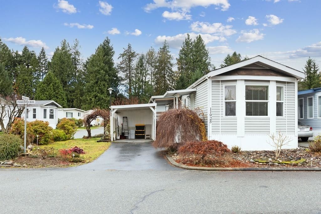 Main Photo: 129 11925 PONDEROSA Boulevard in Pitt Meadows: Central Meadows Manufactured Home for sale in "MEADOW HIGHLANDS" : MLS®# R2634901