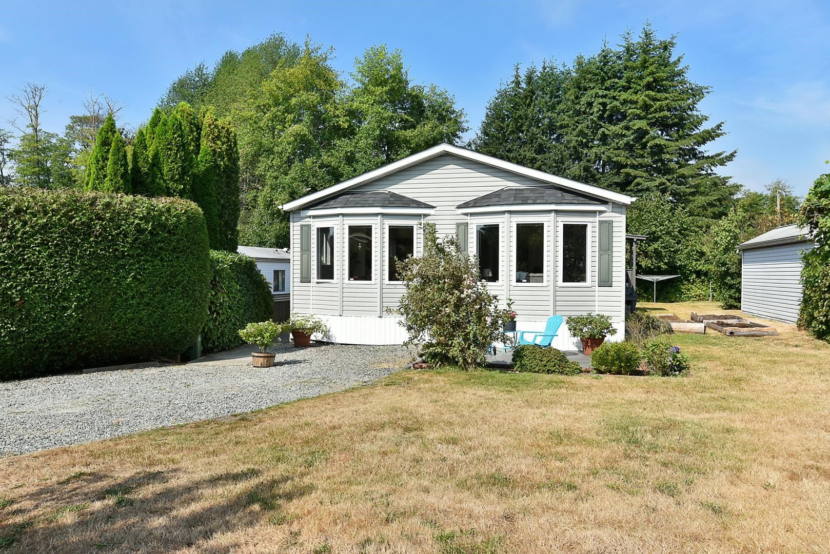 Main Photo: 67 1413 SUNSHINE COAST HIGHWAY in Gibsons: Gibsons & Area Manufactured Home for sale (Sunshine Coast)  : MLS®# R2794257