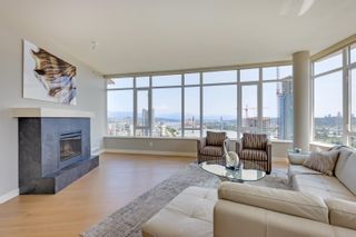 Photo 2: PH2 888 CARNARVON Street in New Westminster: Downtown NW Condo for sale : MLS®# R2793417