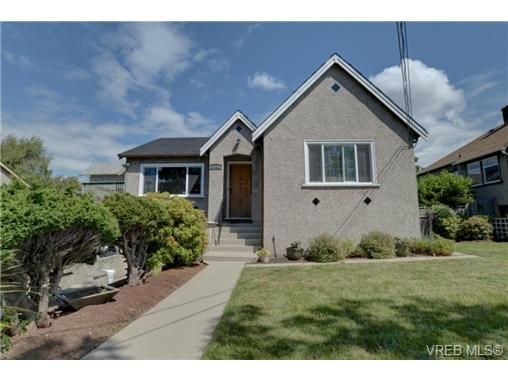 Main Photo: 1140 Vista Hts in VICTORIA: Vi Hillside House for sale (Victoria)  : MLS®# 674525
