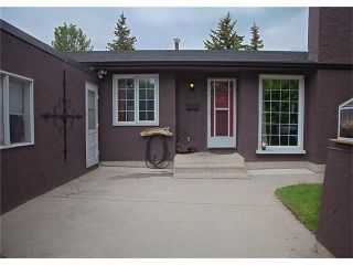 Photo 2: 2720 OAKMOOR Drive SW in Calgary: Oakridge House for sale : MLS®# C4065704