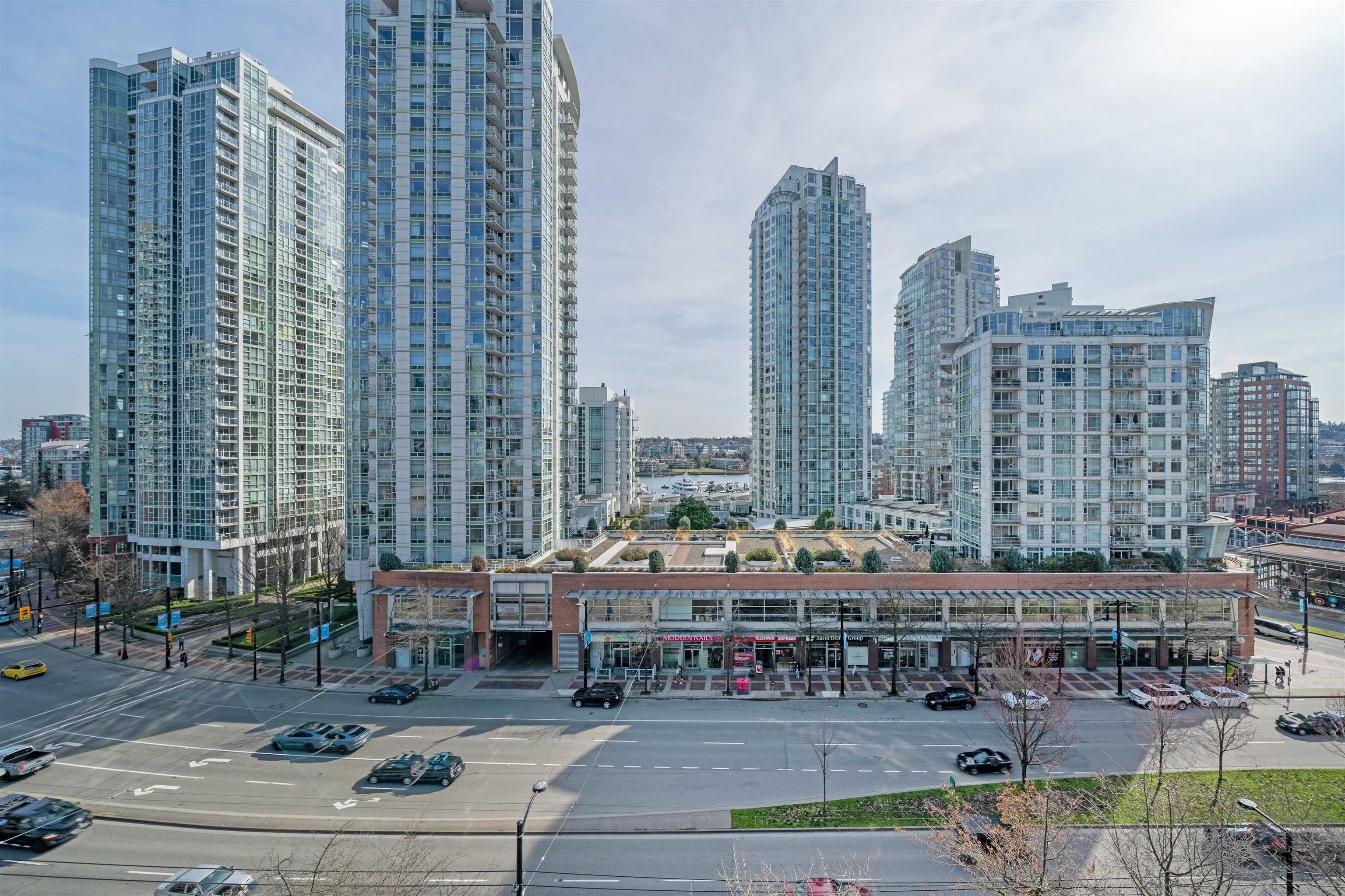 Main Photo: 904 238 ALVIN NAROD Mews in Vancouver: Yaletown Condo for sale in "PACIFIC PLAZA" (Vancouver West)  : MLS®# R2760971