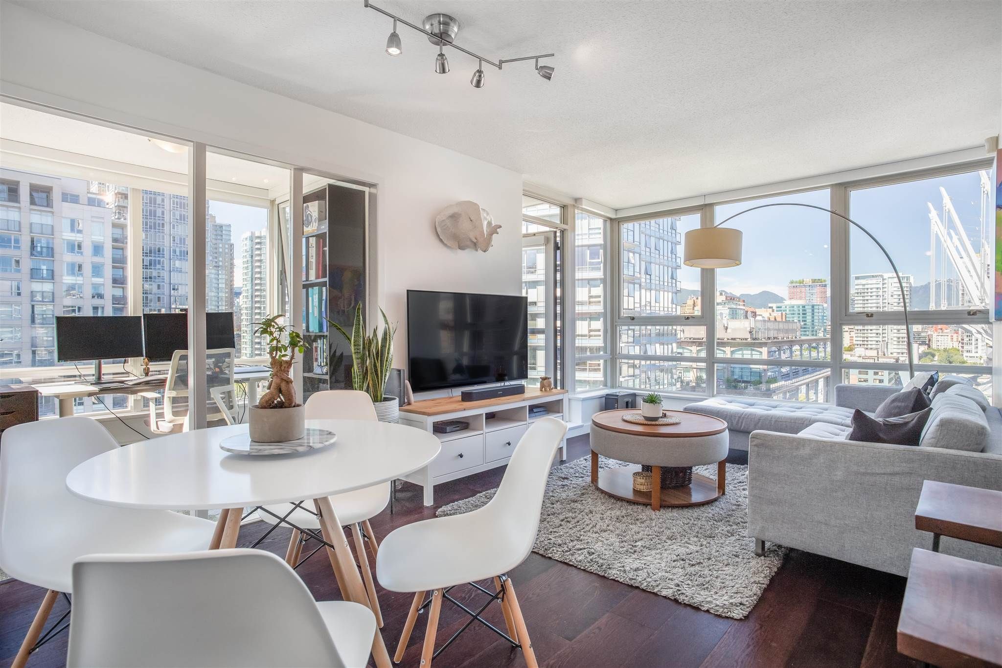 Main Photo: 1808 939 EXPO BOULEVARD in Vancouver: Yaletown Condo for sale (Vancouver West)  : MLS®# R2603563