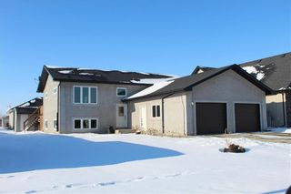 Photo 1: 38 Edgewood Street in Steinbach: Southland Estates Residential for sale (R16)  : MLS®# 202227245