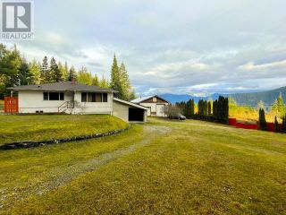 Photo 1: 6295 LUND STREET in Powell River: House for sale : MLS®# 17053
