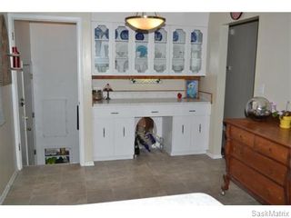 Photo 7: 2408 Irvine Avenue in Saskatoon: Nutana Park Single Family Dwelling for sale (Saskatoon Area 02)  : MLS®# 565482