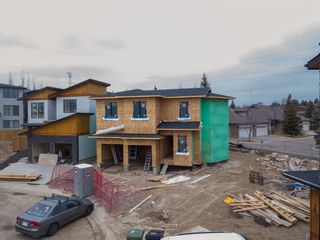 Photo 3: 18 Straddock Bay SW Calgary Home For Sale