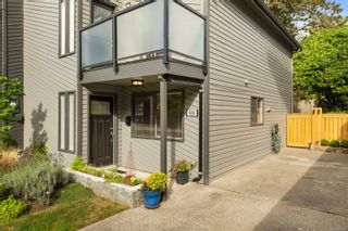Photo 2: 988 Annie St in Saanich: SE Quadra Half Duplex for sale (Saanich East)  : MLS®# 855951