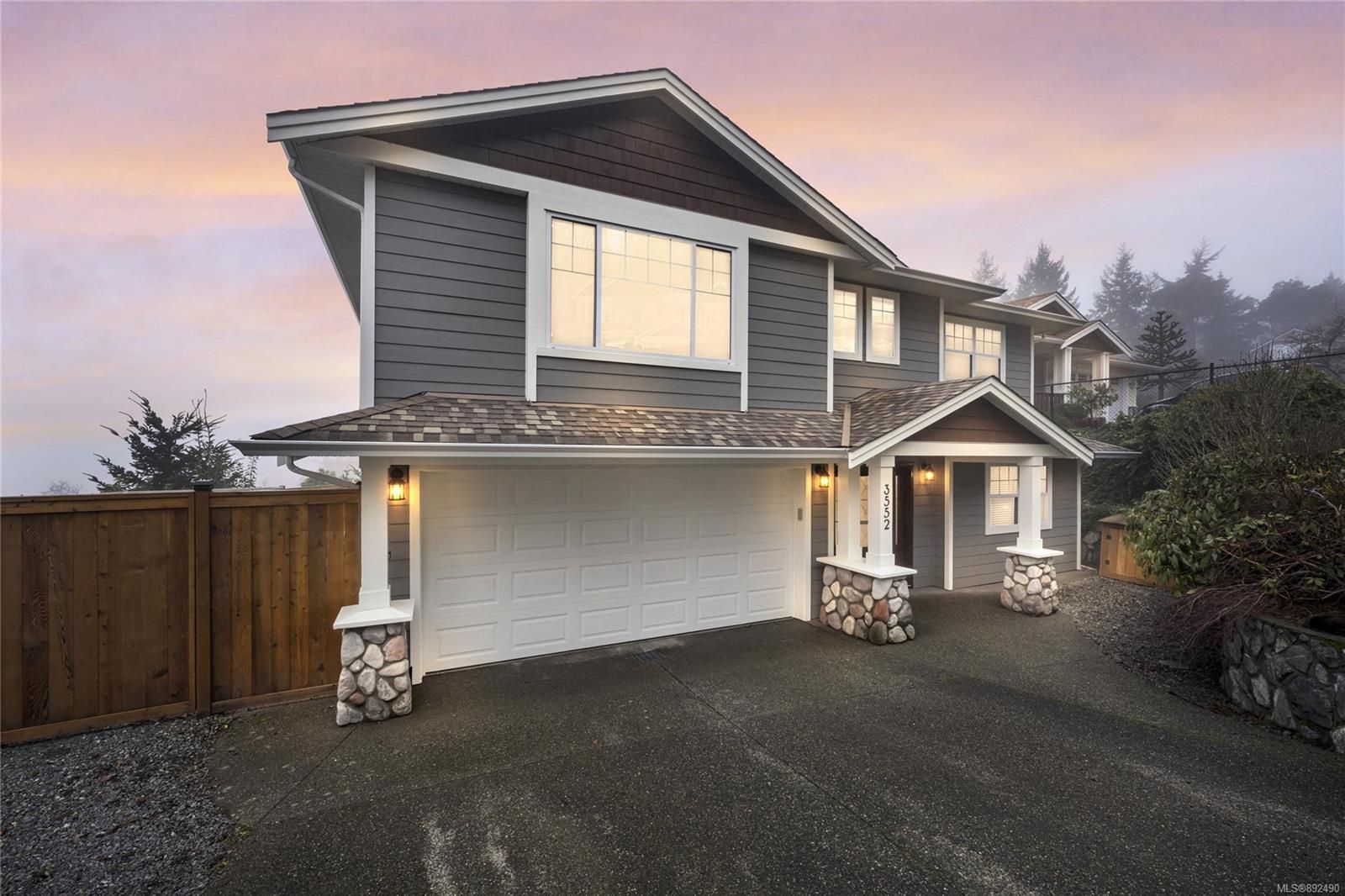 Main Photo: 3552 Sun Hills in Langford: La Walfred House for sale : MLS®# 892490