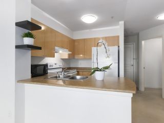 Photo 10: 407 3278 HEATHER Street in Vancouver: Cambie Condo for sale in "HEATHERSTONE" (Vancouver West)  : MLS®# R2461331