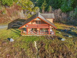 Photo 3: 15986 SQUAMISH VALLEY Road in Squamish: Upper Squamish House for sale : MLS®# R2838330