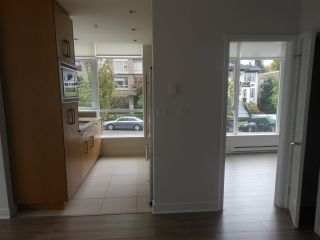 Photo 15: 207 1333 W 11TH Avenue in Vancouver: Fairview VW Condo for sale in "SAKURA" (Vancouver West)  : MLS®# R2006799