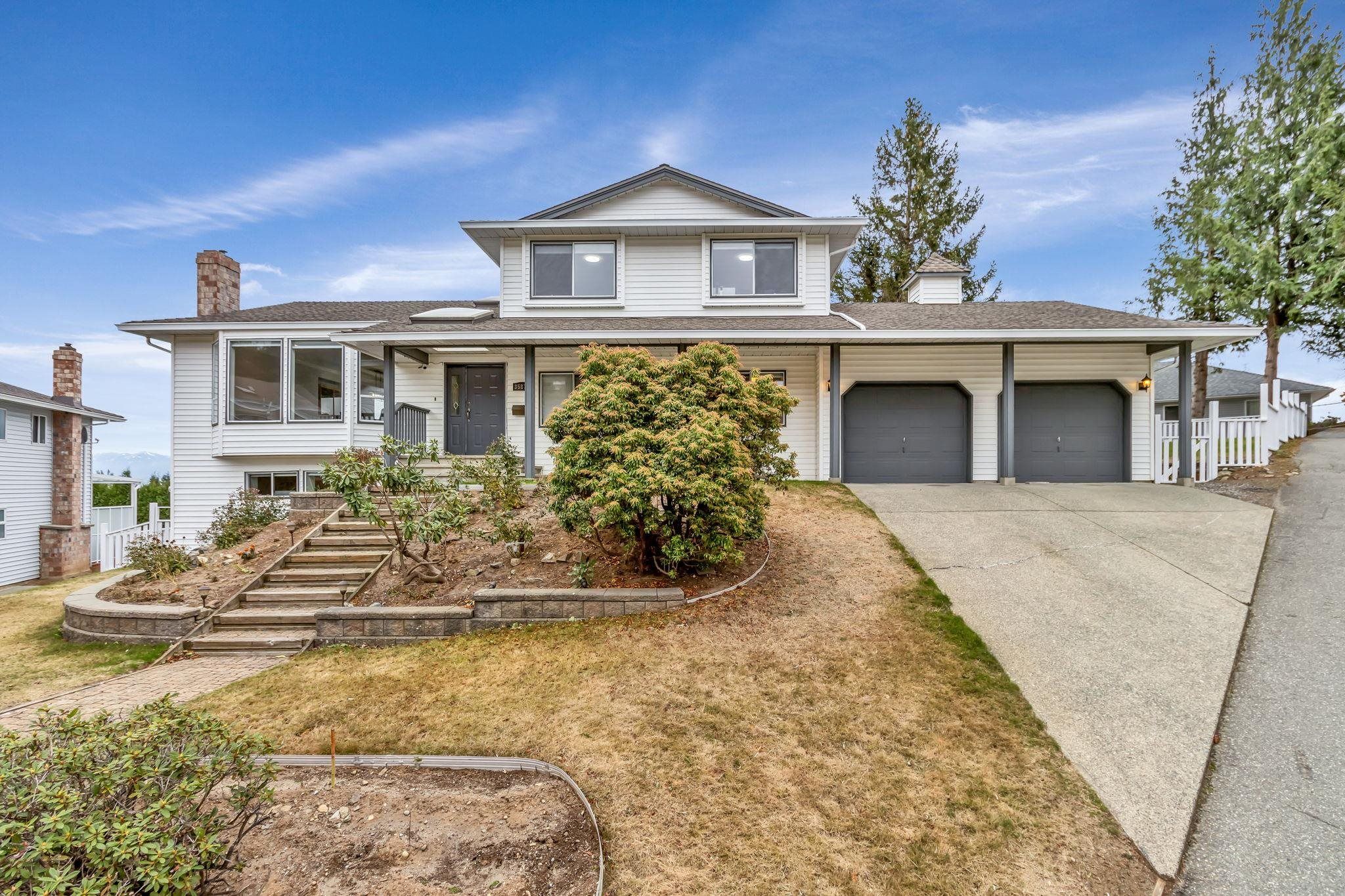 Main Photo: 35872 HEATHERSTONE Place in Abbotsford: Abbotsford East House for sale : MLS®# R2775281