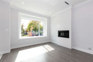 Photo 4: 2991 TURNER Street in Vancouver: Renfrew VE House for sale (Vancouver East)  : MLS®# R2374421