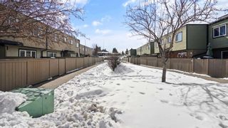 Photo 2: 11 3809 45 Street SW in Calgary: Glenbrook Row/Townhouse for sale : MLS®# A2118666