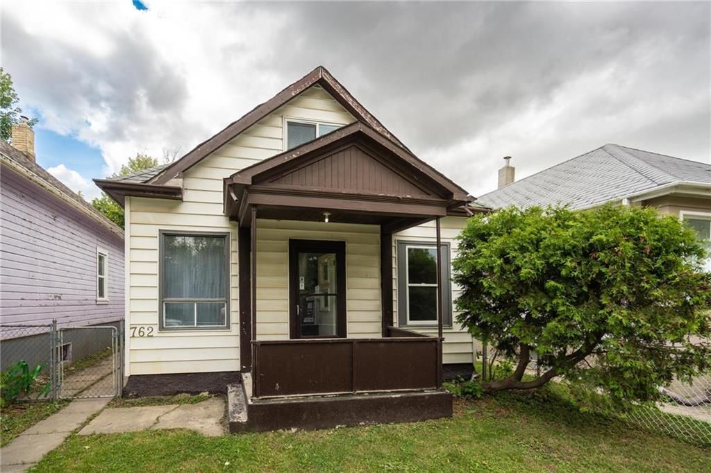 Main Photo: 762 Pritchard Avenue in Winnipeg: North End Residential for sale (4A)  : MLS®# 202321966