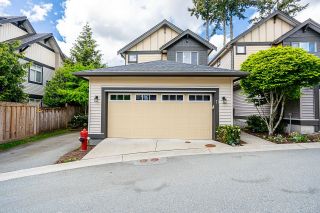 Main Photo: 11 19938 70 Avenue in Langley: Willoughby Heights Townhouse for sale in "Summerhill" : MLS®# R2884353