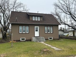 Photo 3: 504 Main Street in Langruth: House for sale : MLS®# 202329157