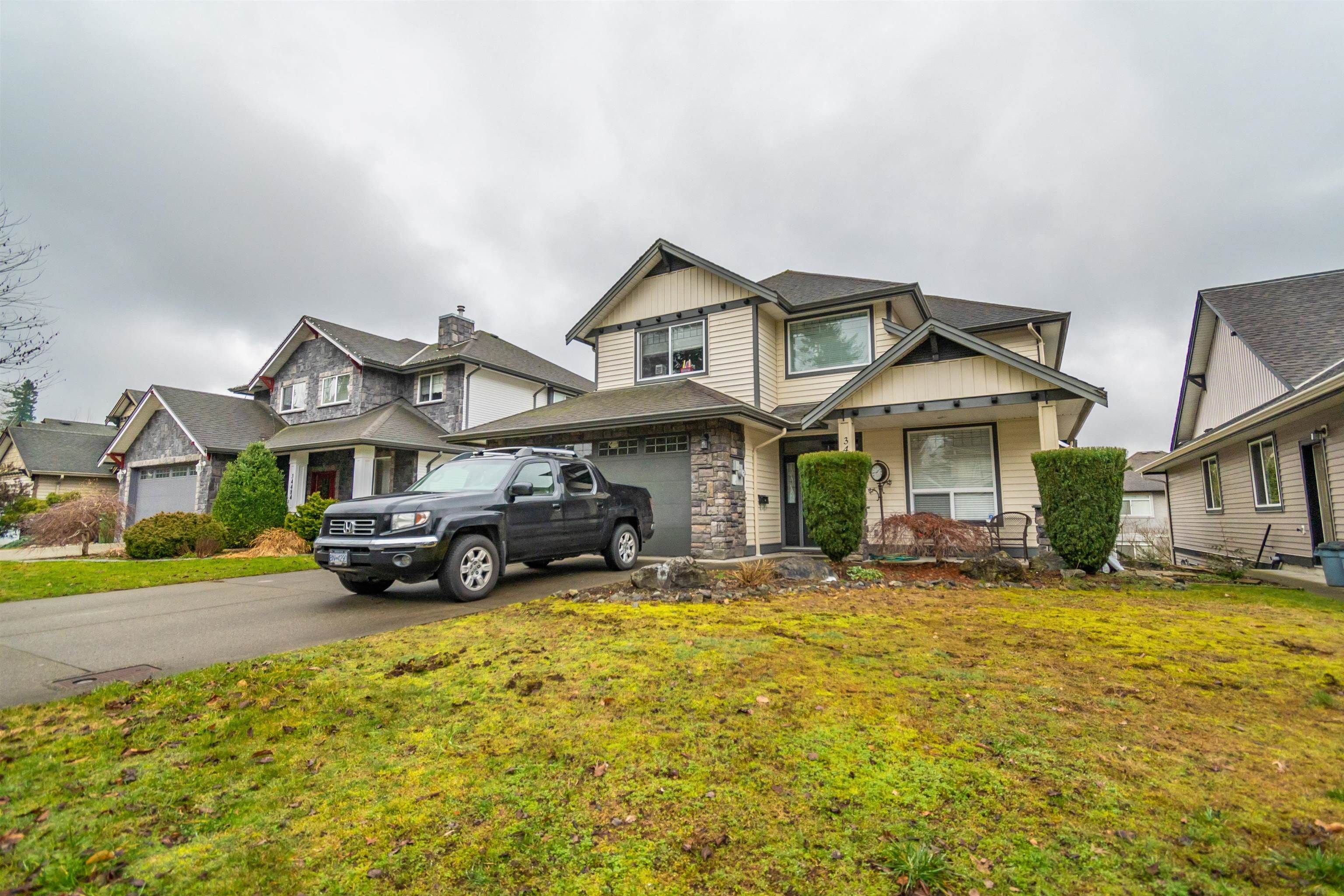 Main Photo: 34474 STONELEIGH Avenue in Abbotsford: Abbotsford East House for sale in "The Quarry" : MLS®# R2651996