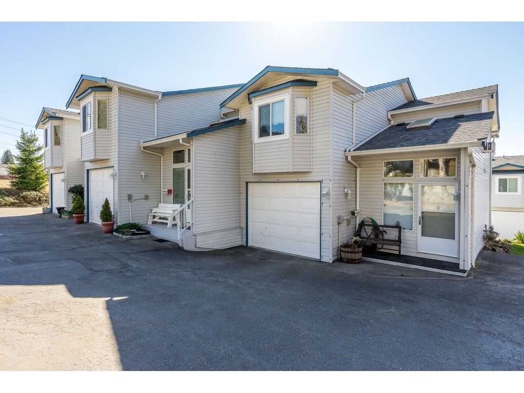 Main Photo: 8 32752 4TH Avenue in Mission: Mission BC Townhouse for sale in "Woodrose Estates" : MLS®# R2349018