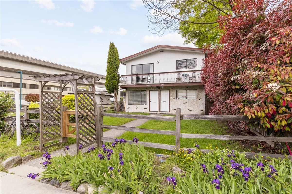 Main Photo: 1743 E 11TH Avenue in Vancouver: Grandview Woodland House for sale (Vancouver East)  : MLS®# R2703224