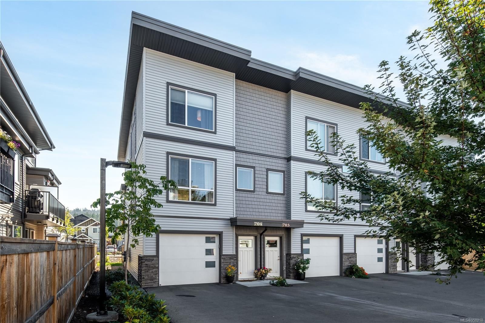Main Photo: 704 3351 Luxton Rd in Langford: La Happy Valley Row/Townhouse for sale : MLS®# 950218