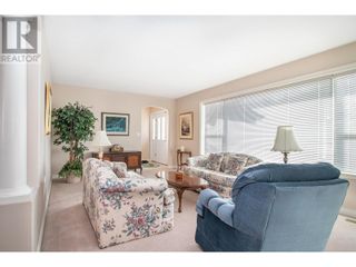 Photo 4: 1421 Lombardy Square in Kelowna: House for sale : MLS®# 10307272