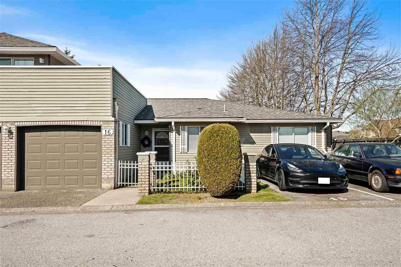 Photo 3: Photos: 16 6320 48A Avenue in Delta: Holly Townhouse for sale in ""GARDEN ESTATES"" (Ladner)  : MLS®# R2568766
