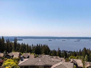 Photo 2: 407 2535 GARDEN Court in West Vancouver: Whitby Estates Townhouse for sale : MLS®# R2824262