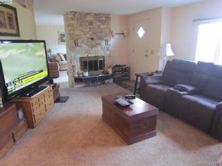 Photo 4: 28 70 Cooper Rd in VICTORIA: VR Glentana Manufactured Home for sale (View Royal)  : MLS®# 838209