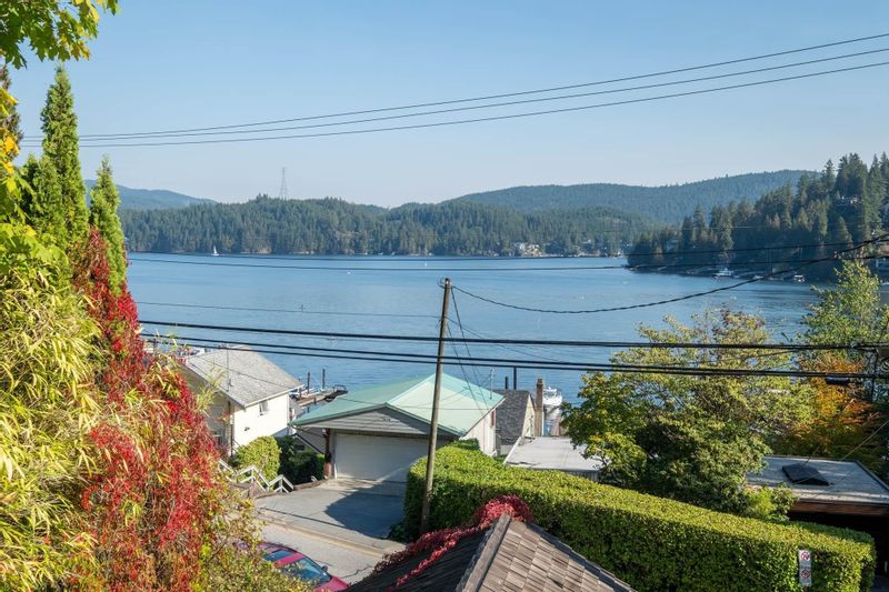FEATURED LISTING: 2621 PANORAMA Drive North Vancouver