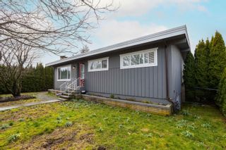 Photo 2: 9269 BROADWAY Street in Chilliwack: Chilliwack Proper East House for sale : MLS®# R2853575