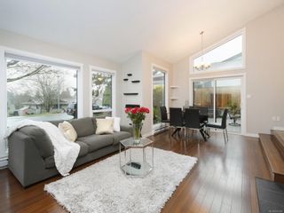 Photo 2: 121 Paddock Pl in View Royal: VR View Royal House for sale : MLS®# 870440