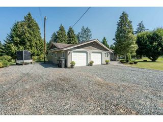 Photo 2: 82 CLOVERMEADOW Crescent in Langley: Salmon River House for sale in "Salmon River" : MLS®# R2485764