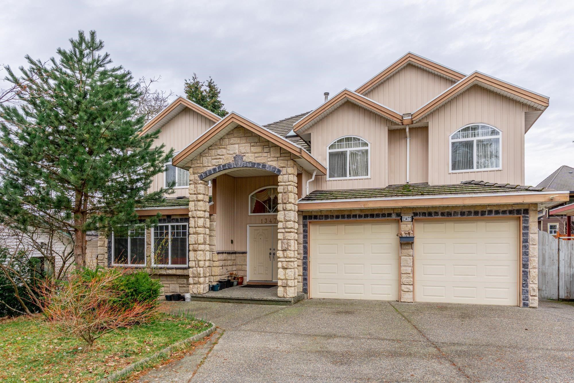 Main Photo: 13477 98 Avenue in Surrey: Whalley House for sale (North Surrey)  : MLS®# R2759513