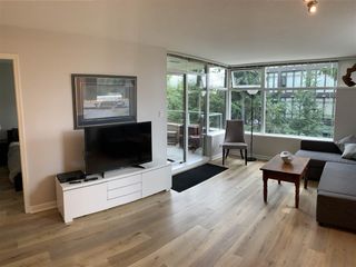 Photo 4: 201 9298 UNIVERSITY Crescent in Burnaby: Simon Fraser Univer. Condo for sale (Burnaby North)  : MLS®# R2492262