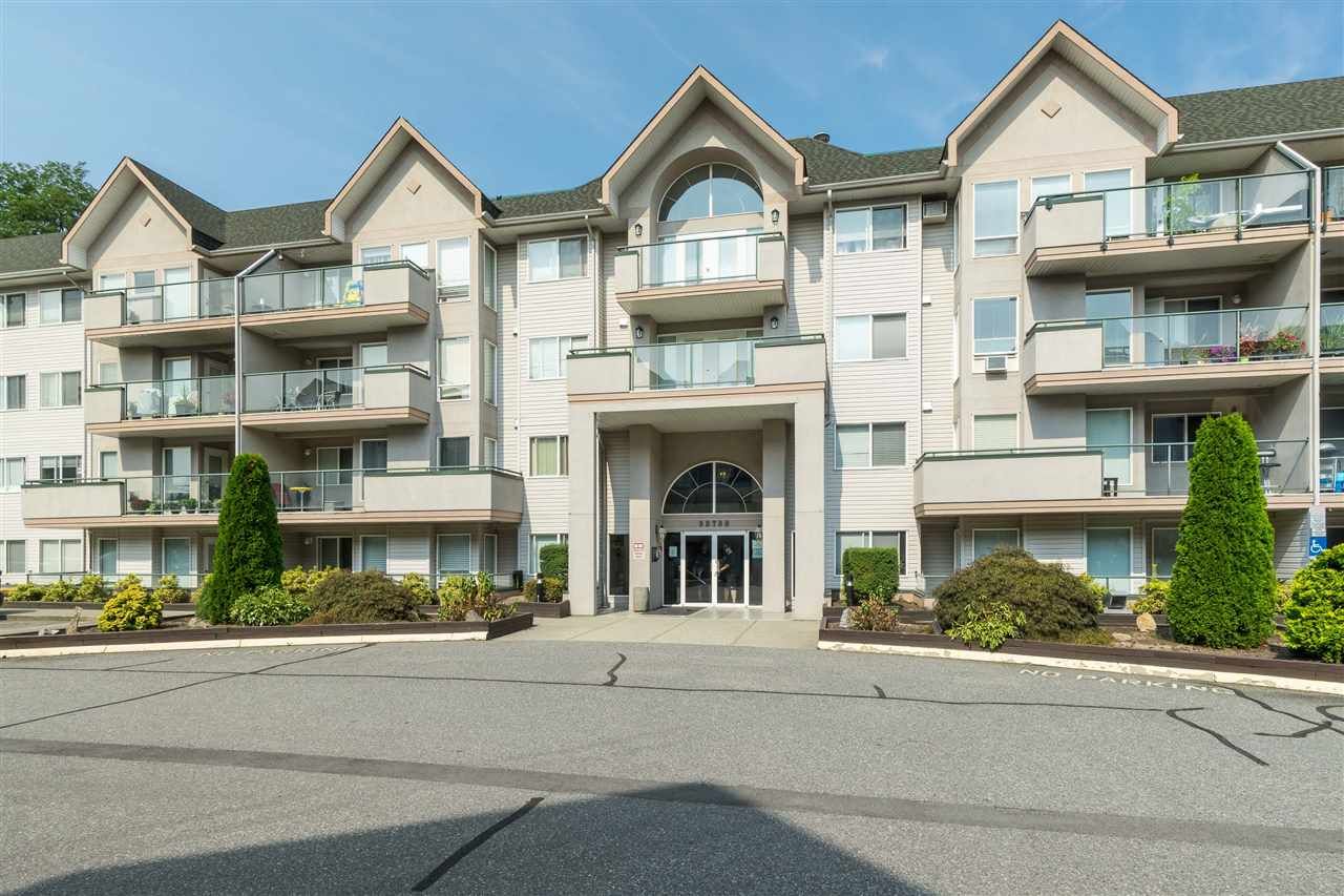 Main Photo: 105 33738 KING Road in Abbotsford: Poplar Condo for sale in "College Park" : MLS®# R2494775