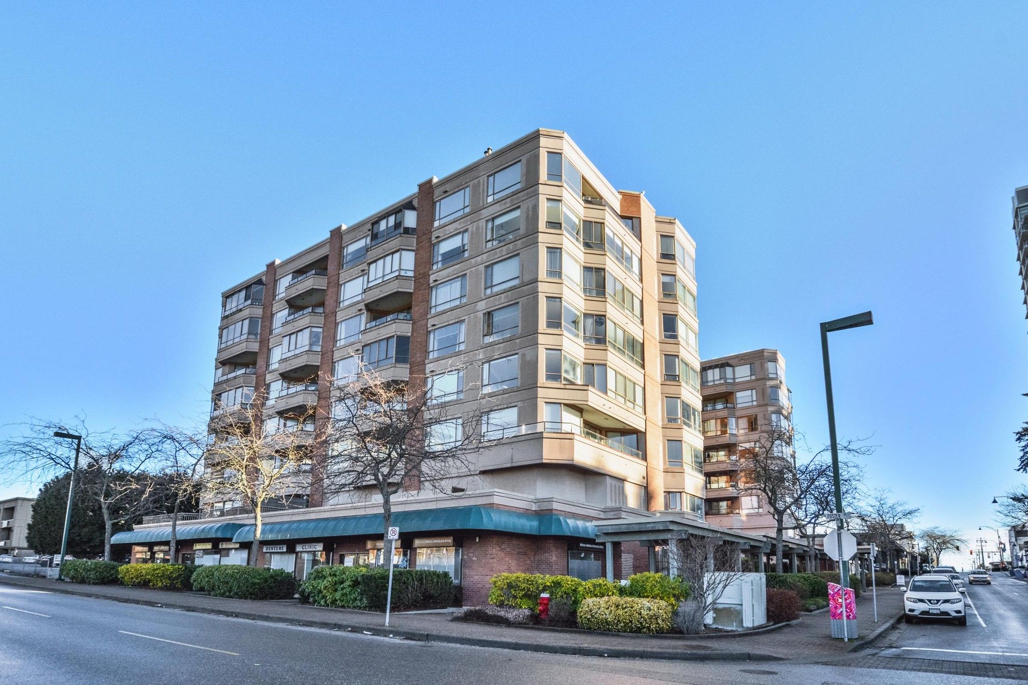 Main Photo: 603 15111 RUSSELL Avenue: White Rock Condo for sale in "Pacific Terrace" (South Surrey White Rock)  : MLS®# R2612758