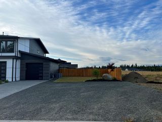 Photo 3: A 785 Salal St in Campbell River: CR Willow Point Half Duplex for sale : MLS®# 938169