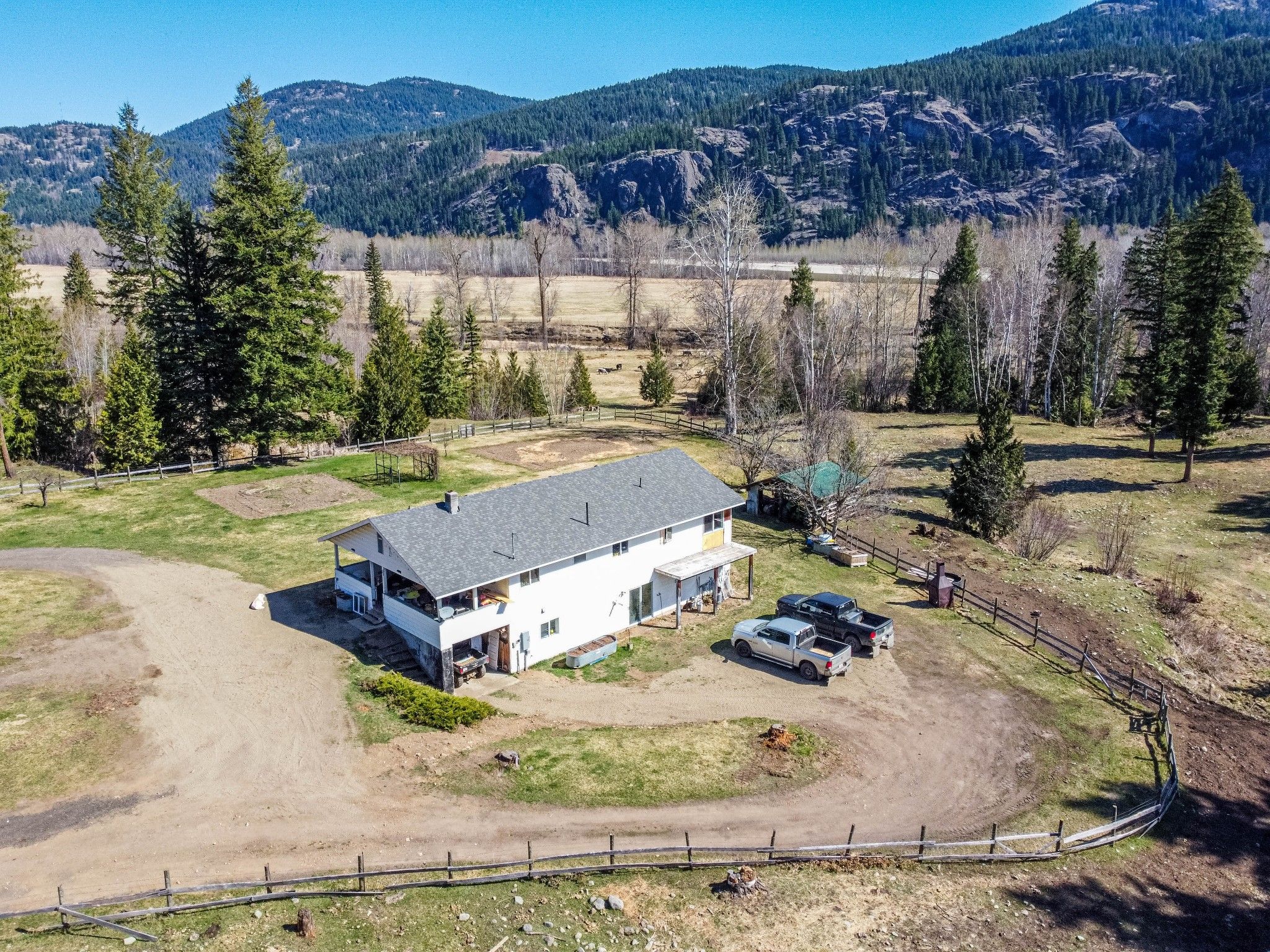 Main Photo: 8960 S Yellowhead Highway in Little Fort: LF House for sale (NE)  : MLS®# 160776