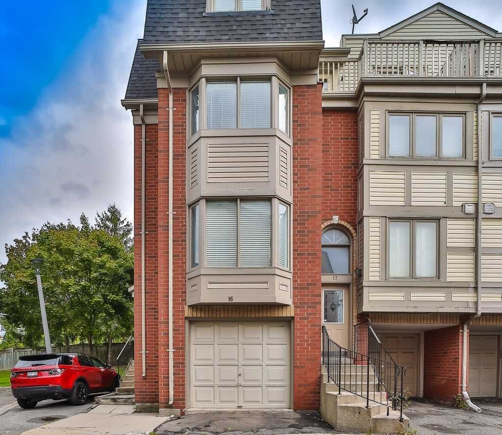 Main Photo: 16 1635 Pickering Parkway in Pickering: Village East Condo for sale : MLS®# E5770683