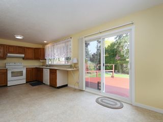 Photo 11: 708 Miller Ave in Saanich: SW Royal Oak House for sale (Saanich West)  : MLS®# 858813