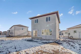 Photo 2: 35 Crystal Lake Terrace in Winnipeg: Prairie Pointe Residential for sale (1R)  : MLS®# 202329710