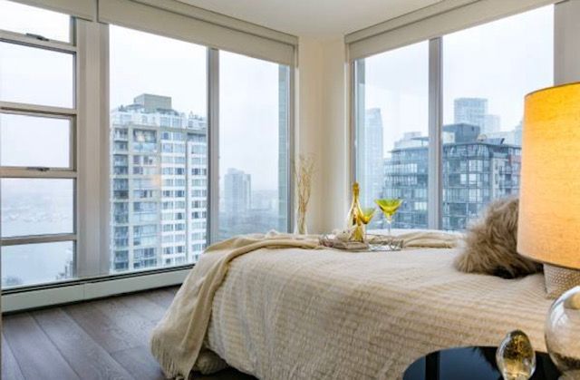 Photo 3: Photos: 1905-1228 Marinaside Cres in Vancouver: Yaletown Condo for rent