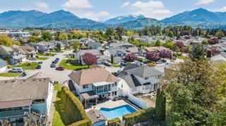 Photo 1: 7595 DIAMOND Crescent in Chilliwack: Sardis West Vedder House for sale in "Regency Park" (Sardis)  : MLS®# R2894648