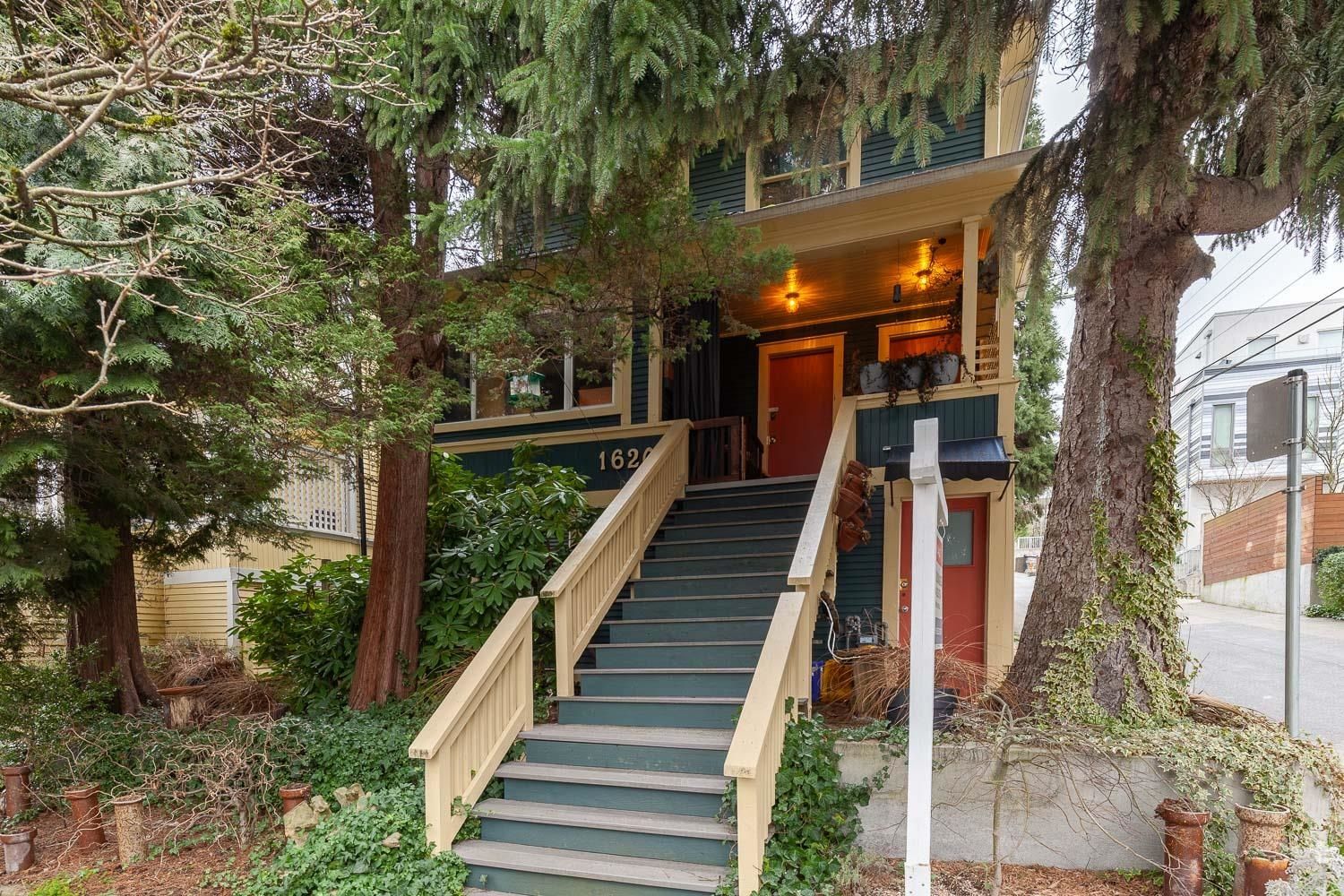 Main Photo: 1620 MCLEAN Drive in Vancouver: Grandview Woodland House for sale in "The Drive" (Vancouver East)  : MLS®# R2655370