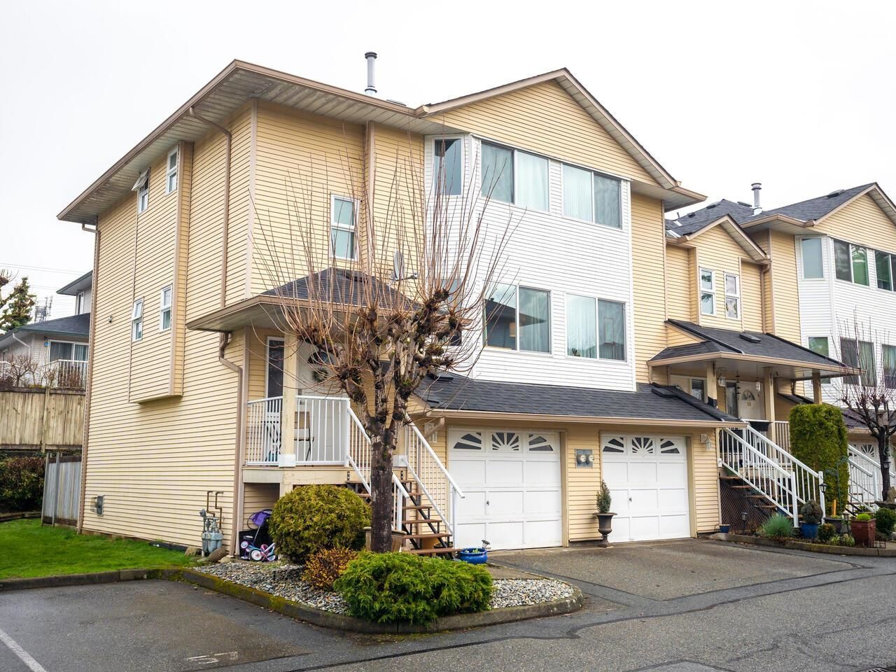 Main Photo: 57 3087 IMMEL Street in Abbotsford: Central Abbotsford Townhouse for sale in "Clayburn Estates" : MLS®# R2667965