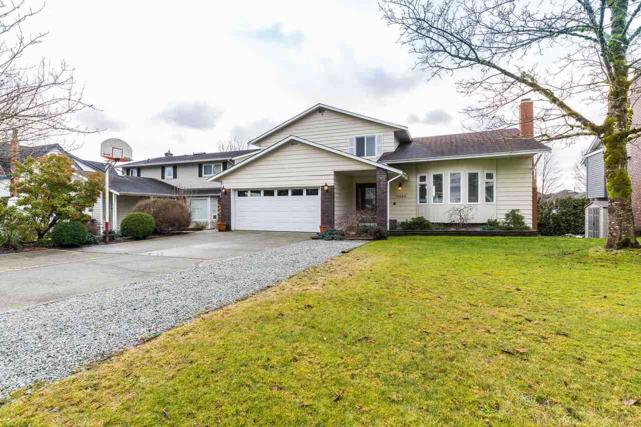 Main Photo: 19666 S WILDWOOD Crescent in Pitt Meadows: South Meadows House for sale : MLS®# R2236917