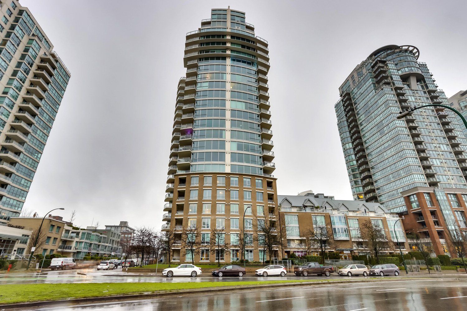 Main Photo: 301 120 MILROSS Avenue in Vancouver: Downtown VE Condo for sale in "BRIGHTON BY BOSA" (Vancouver East)  : MLS®# R2643325