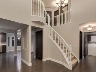 Photo 3: 2024 SIROCCO Drive SW in Calgary: Signal Hill Detached for sale : MLS®# C4300573